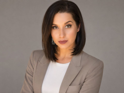 Aleksandra August net worth – professional portrait of Polish-American PBS host and actress