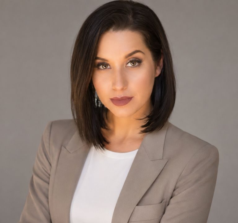 Aleksandra August net worth – professional portrait of Polish-American PBS host and actress